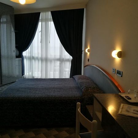 Hotel Meripol Alba Adriatica Exterior foto