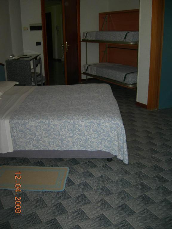 Hotel Meripol Alba Adriatica Quarto foto
