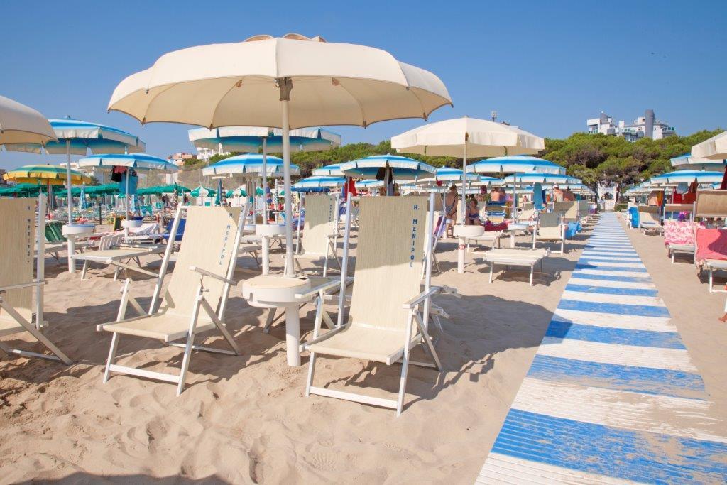 Hotel Meripol Alba Adriatica Exterior foto